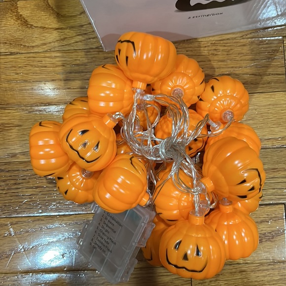 Halloween Decor. 9ft 10in long.  20 LED Halloween Pumpkin String Lights 2 sets - Picture 3 of 5
